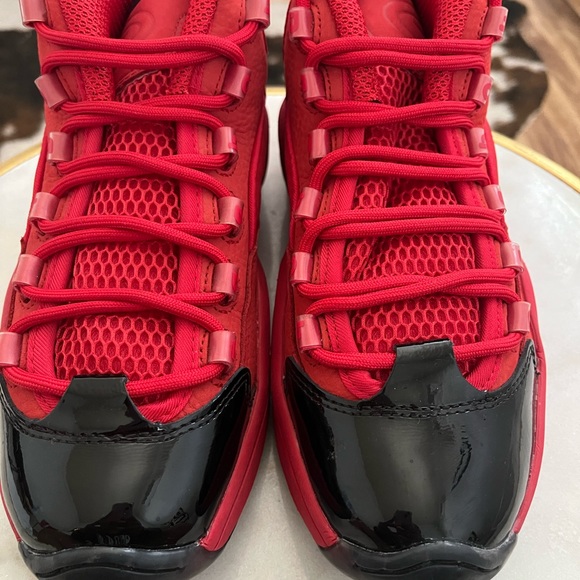 REEBOK QUESTION MID - BLACK/SCARLET/GOLD - Picture 2 of 5